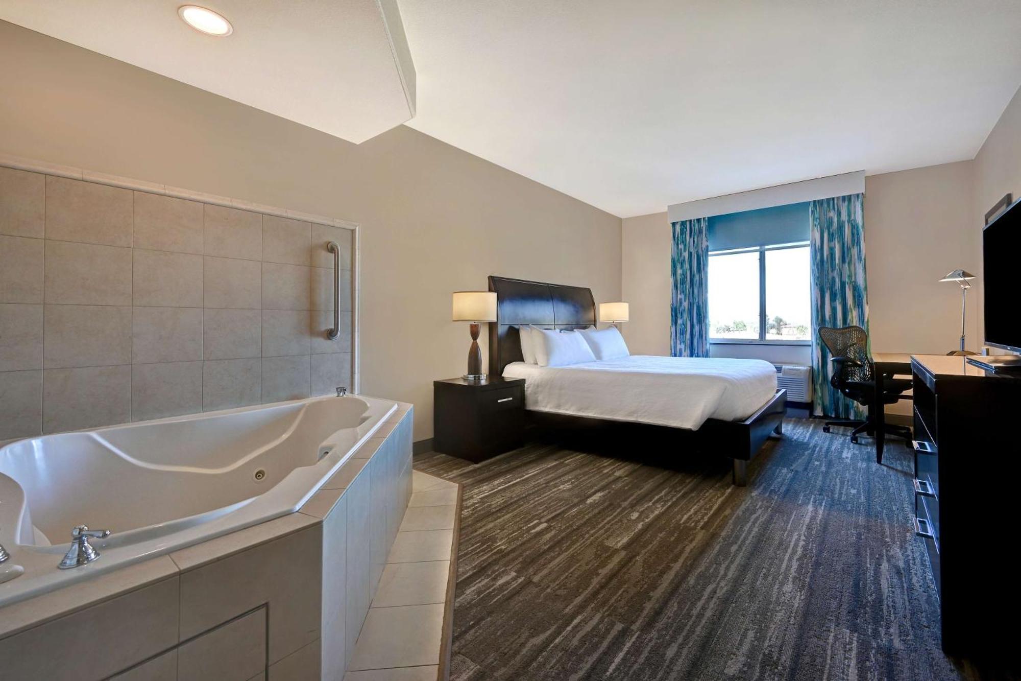 Hilton Garden Inn San Bernardino Bagian luar foto